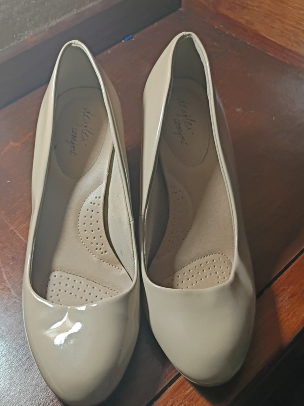 dexflex comfort Nude Patent Round-Toe Heels